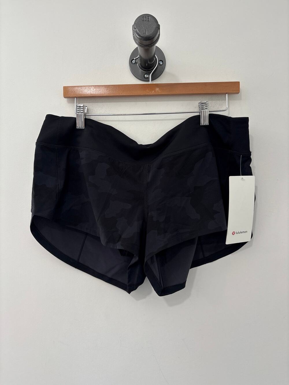 NWT Lululemon Speed Up Low Rise Short 2.5” Lined Black Camo Size 12